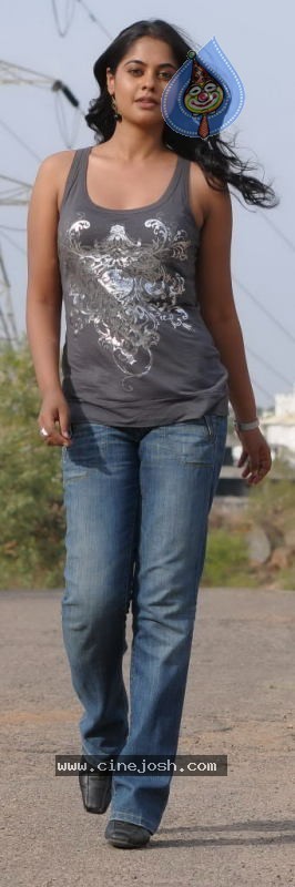 Bindu Madhavi New Photos - 2 / 6 photos