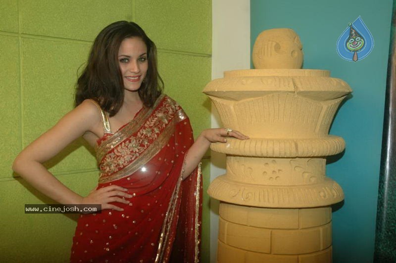 Caterina Lopez Stills - 12 / 29 photos