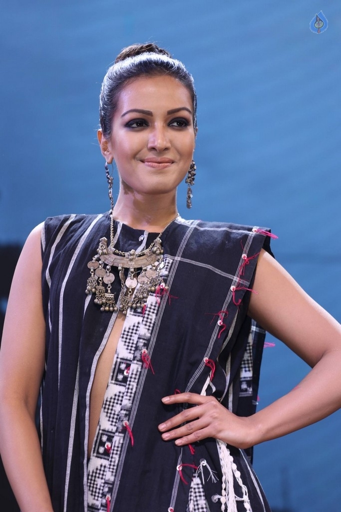 Catherine Tresa at Woven 2017 Fashion Show - 22 / 28 photos