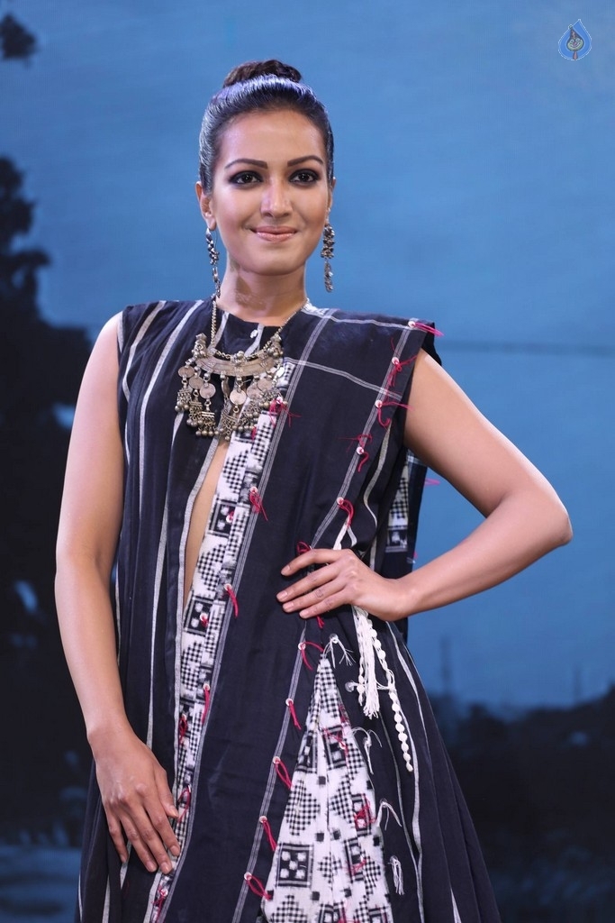 Catherine Tresa at Woven 2017 Fashion Show - 26 / 28 photos