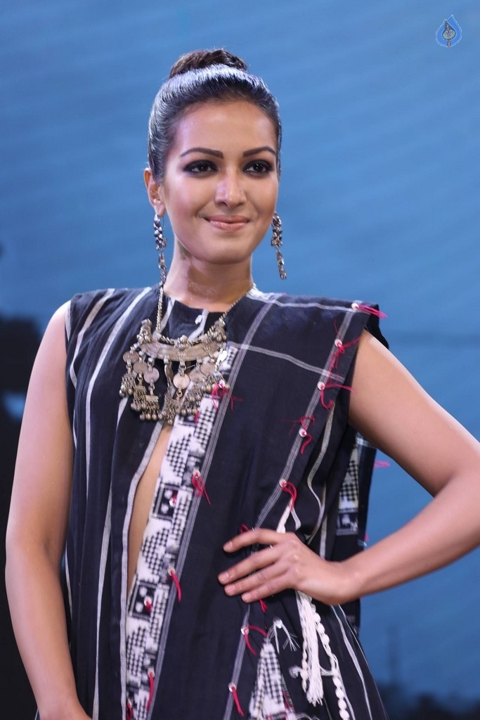 Catherine Tresa at Woven 2017 Fashion Show - 28 / 28 photos
