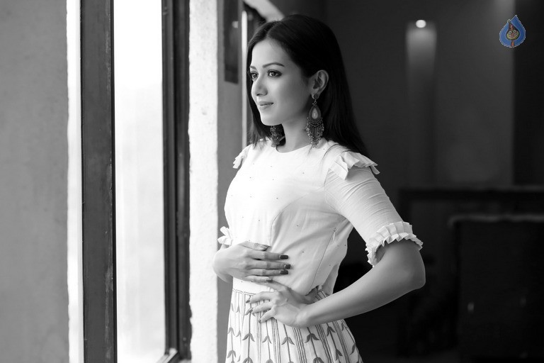 Catherine Tresa Latest Photo Shoot - 8 / 62 photos