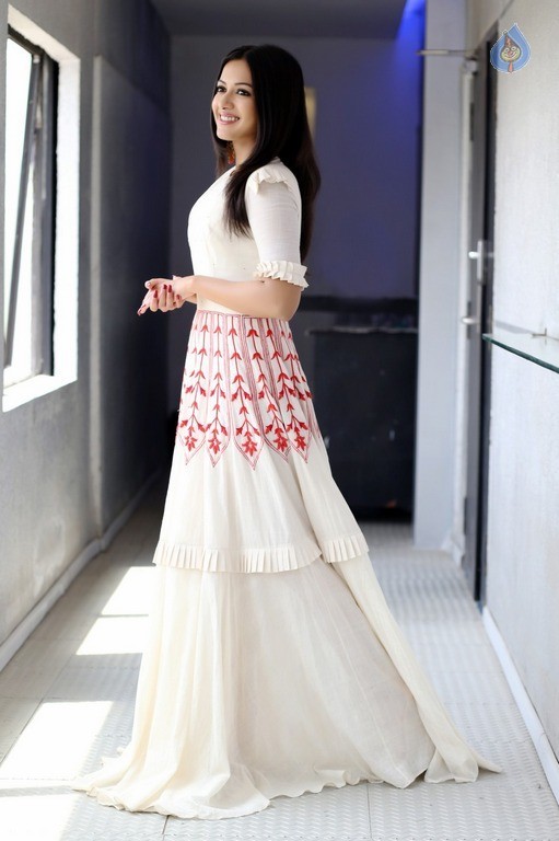 Catherine Tresa Latest Photo Shoot - 36 / 62 photos