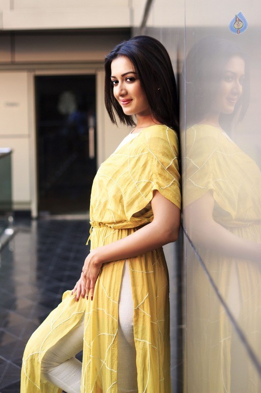 Catherine Tresa Latest Photo Shoot - 58 / 62 photos
