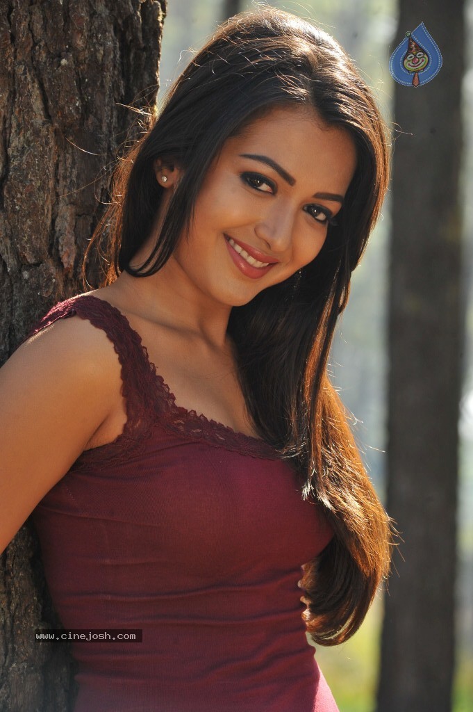 Catherine Tresa New Hot Stills - 9 / 93 photos