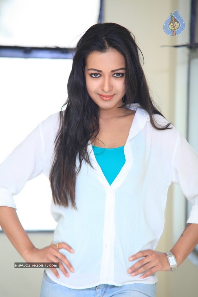Catherine Tresa New Pics - 48 / 127 photos