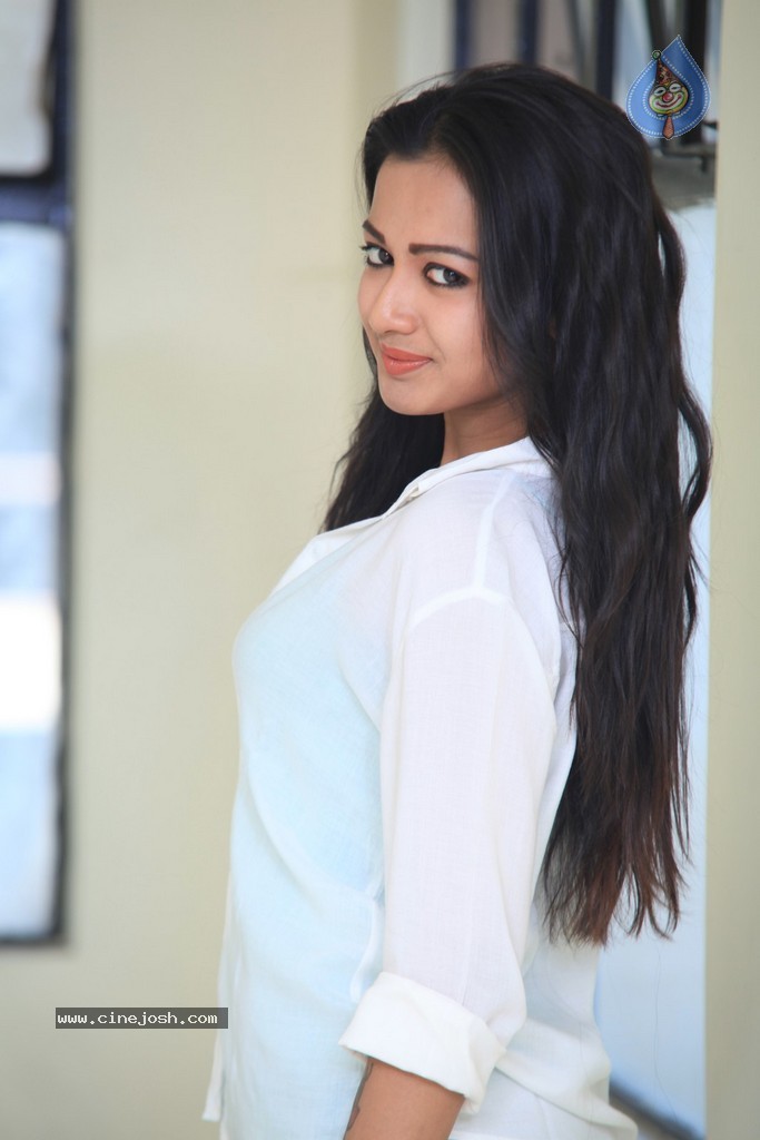 Catherine Tresa New Pics - 101 / 127 photos