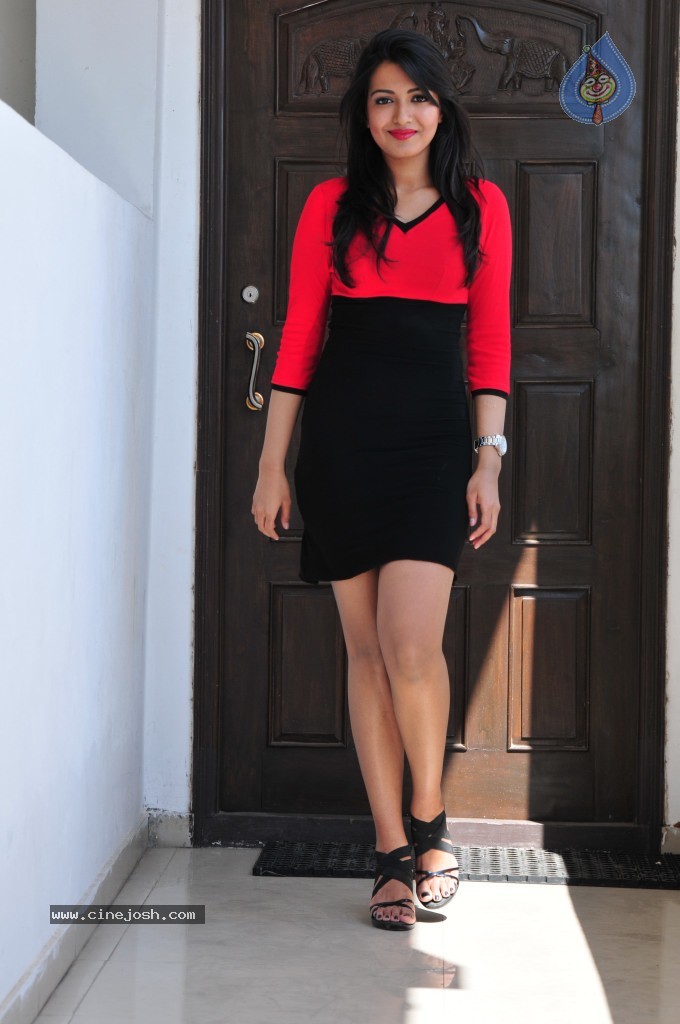 Catherine Tresa New Pics - 48 / 96 photos