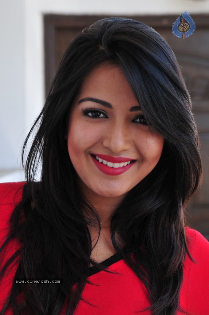 Catherine Tresa New Pics - 64 / 96 photos