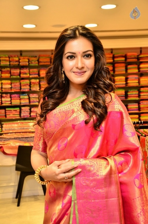 Catherine Tresa New Pics - 25 / 26 photos