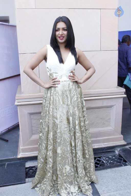 Catherine Tresa New Pics - 8 / 40 photos