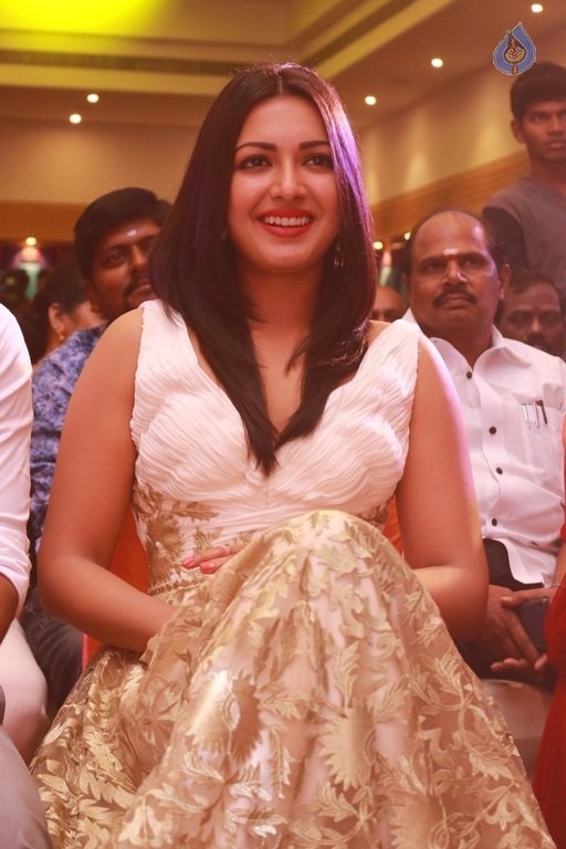 Catherine Tresa New Pics - 15 / 40 photos