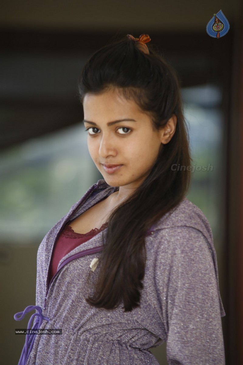 Catherine Tresa New Pics - 36 / 42 photos