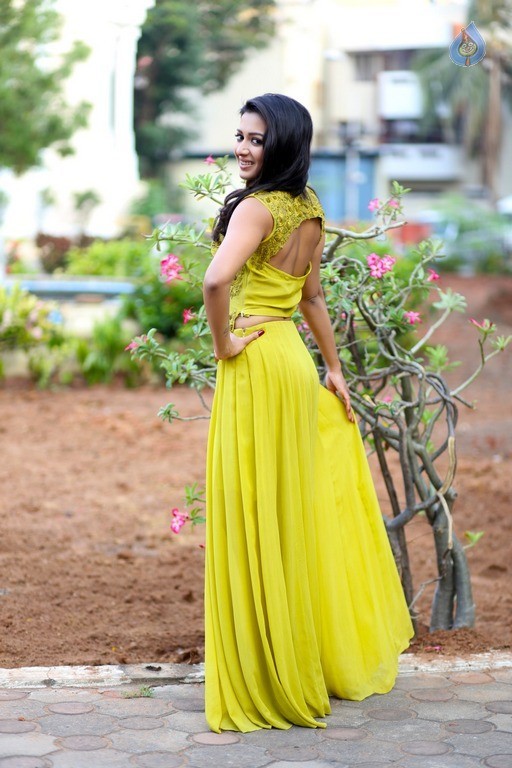 Catherine Tresa Photo Shoot - 15 / 23 photos