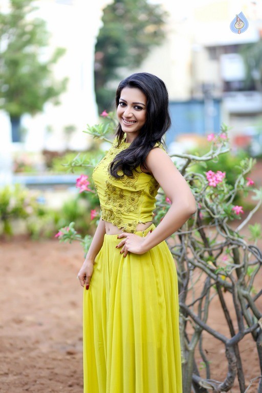 Catherine Tresa Photo Shoot - 19 / 23 photos