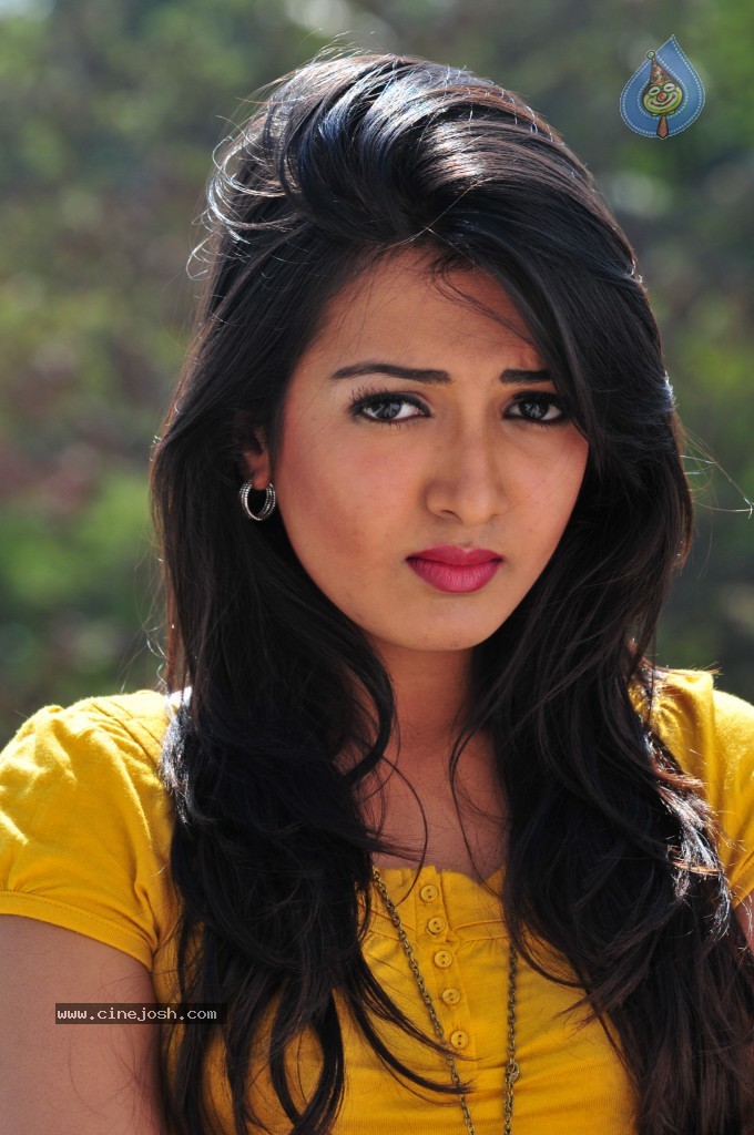 Catherine Tresa Stills - 23 / 40 photos