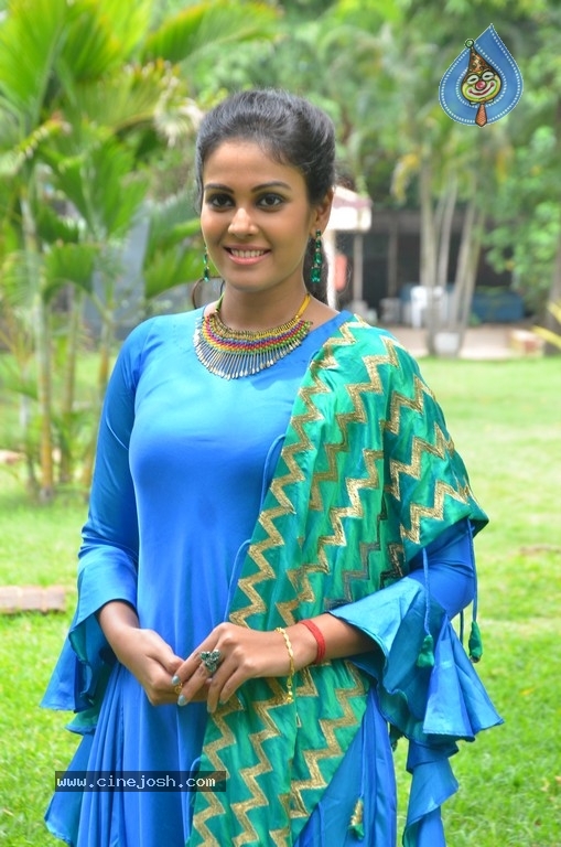 Chandini Tamilarasan Photos - 9 / 15 photos