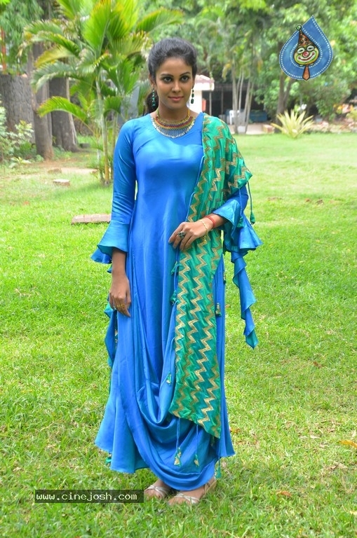 Chandini Tamilarasan Photos - 13 / 15 photos