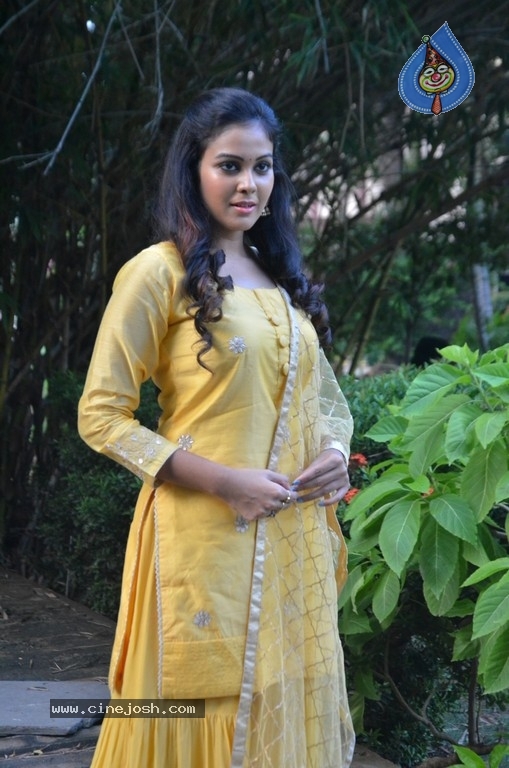 Chandini Tamilarasan Photos - 10 / 16 photos