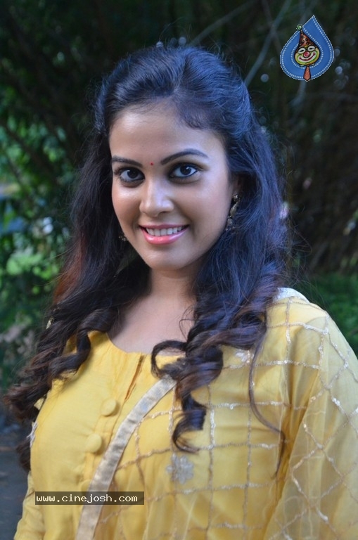 Chandini Tamilarasan Photos - 16 / 16 photos