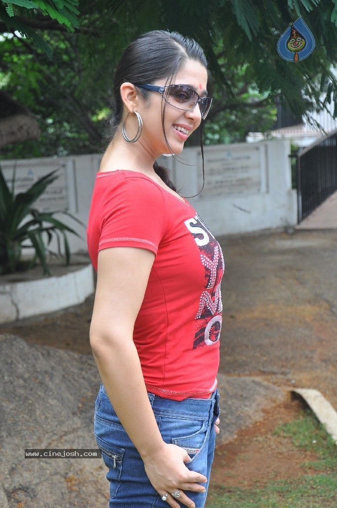 Charmi Latest Pics - 8 / 61 photos