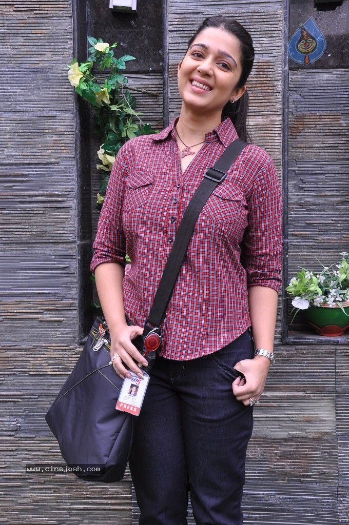 Charmi Latest Pics - 21 / 51 photos