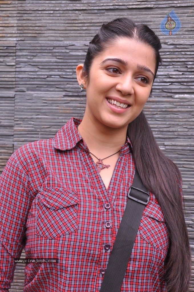 Charmi Latest Pics - 23 / 51 photos