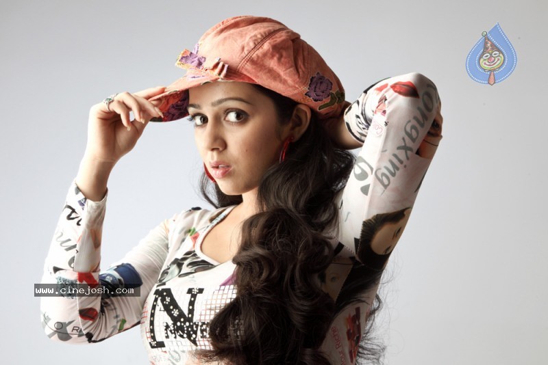 Charmi Stills - Sye Aata Movie - 20 / 21 photos