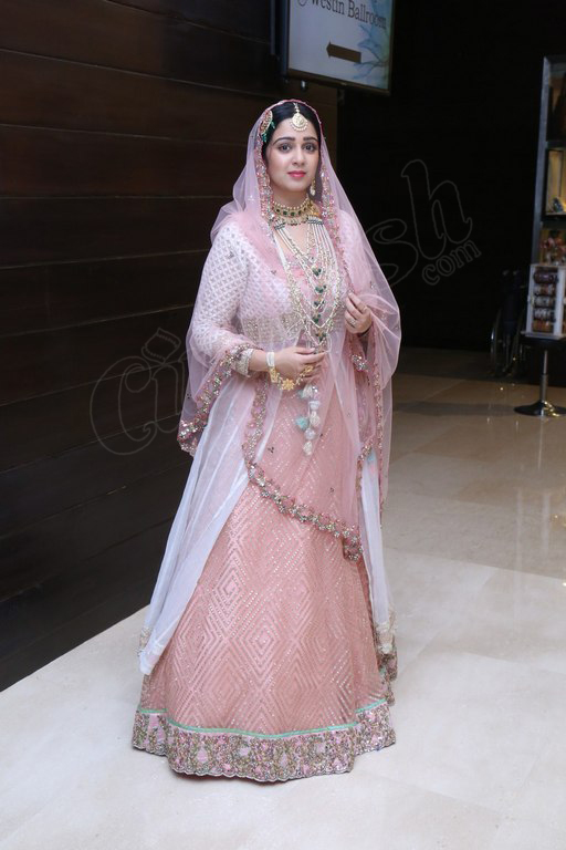 Charmy Kaur New Pics - 16 / 24 photos