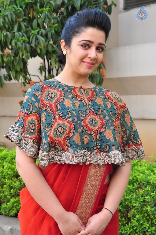 Charmy Kaur Photos - 7 / 61 photos