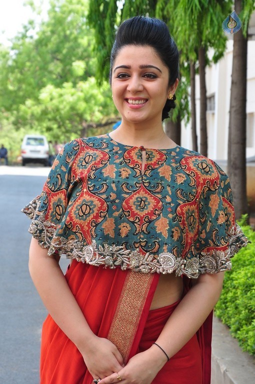 Charmy Kaur Photos - 27 / 61 photos