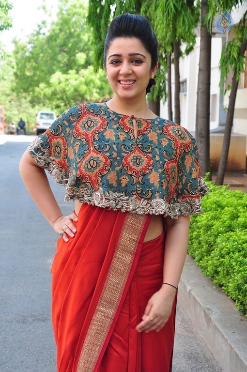 Charmy Kaur Photos - 28 / 61 photos