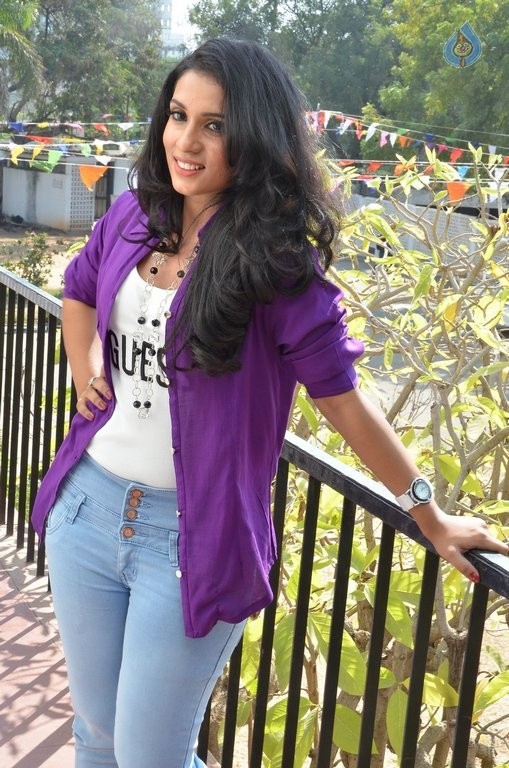 Chetan Uttej Photos - 14 / 50 photos