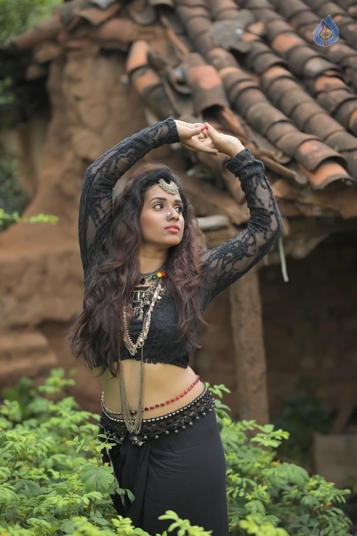 Chetana Uttej Photoshoot - 20 / 21 photos