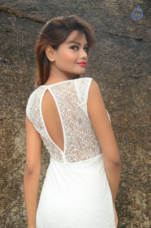 Clara Fernandes New Photos - 4 / 29 photos