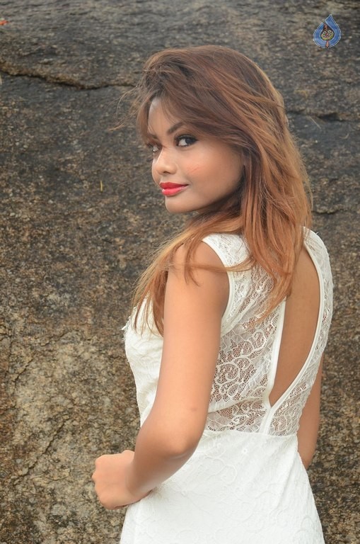 Clara Fernandes New Photos - 5 / 29 photos