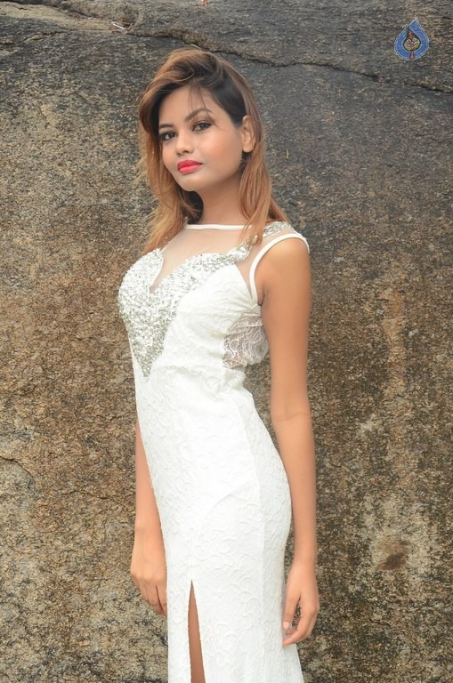 Clara Fernandes New Photos - 13 / 29 photos