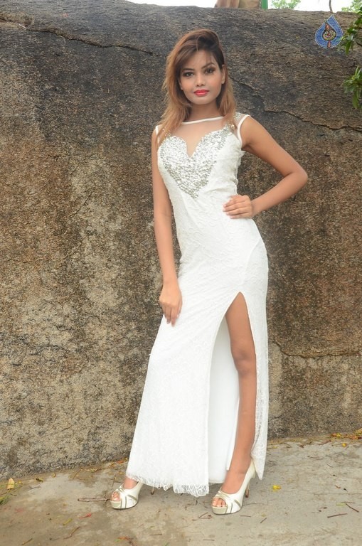 Clara Fernandes New Photos - 16 / 29 photos