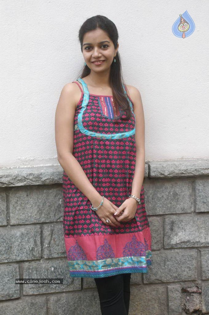 Colors Swathi New Stills - 28 / 46 photos