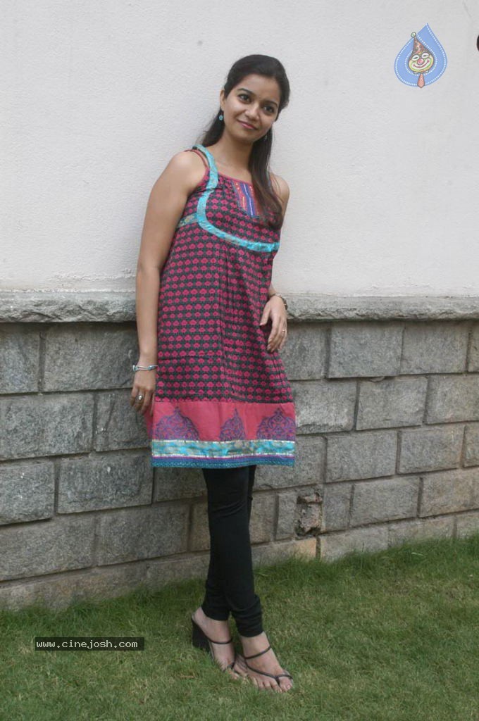 Colors Swathi New Stills - 34 / 46 photos