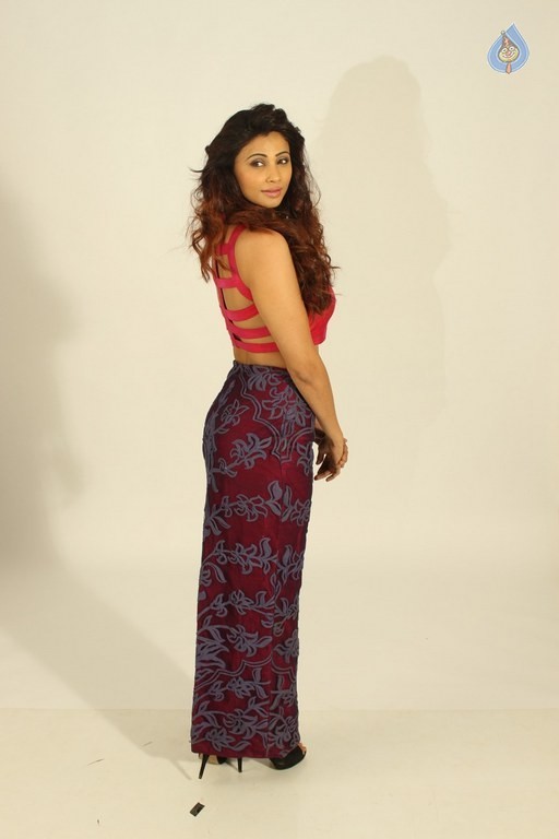 Daisy Shah Latest Photos - 4 / 20 photos