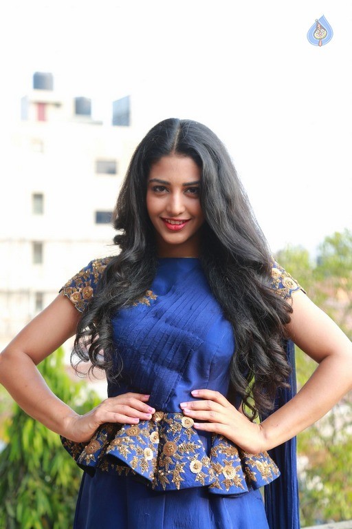 Daksha Nagarkar New Photos - 25 / 42 photos