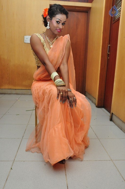 Dancer Nisha Pics - 8 / 18 photos