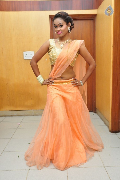 Dancer Nisha Pics - 10 / 18 photos