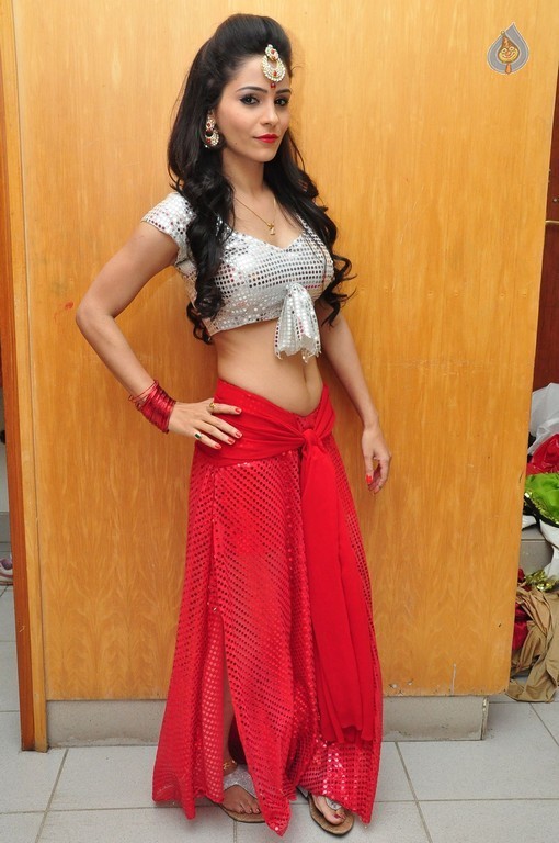 Dancer Zareena Photos - 12 / 35 photos