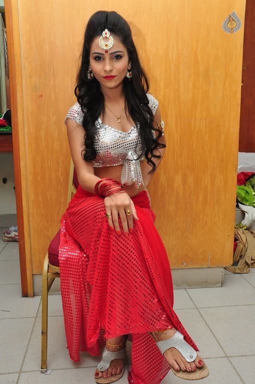 Dancer Zareena Photos - 33 / 35 photos