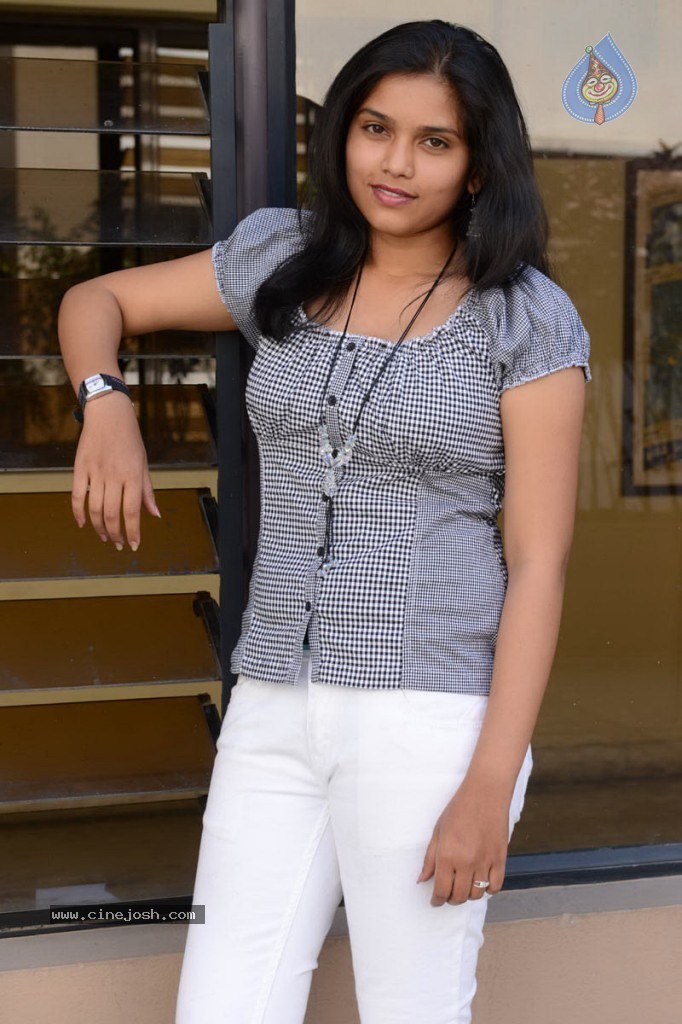 Debiraa Stills - 9 / 26 photos