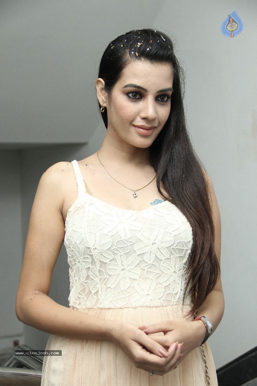 Deeksha Panth Hot Stills - 19 / 57 photos