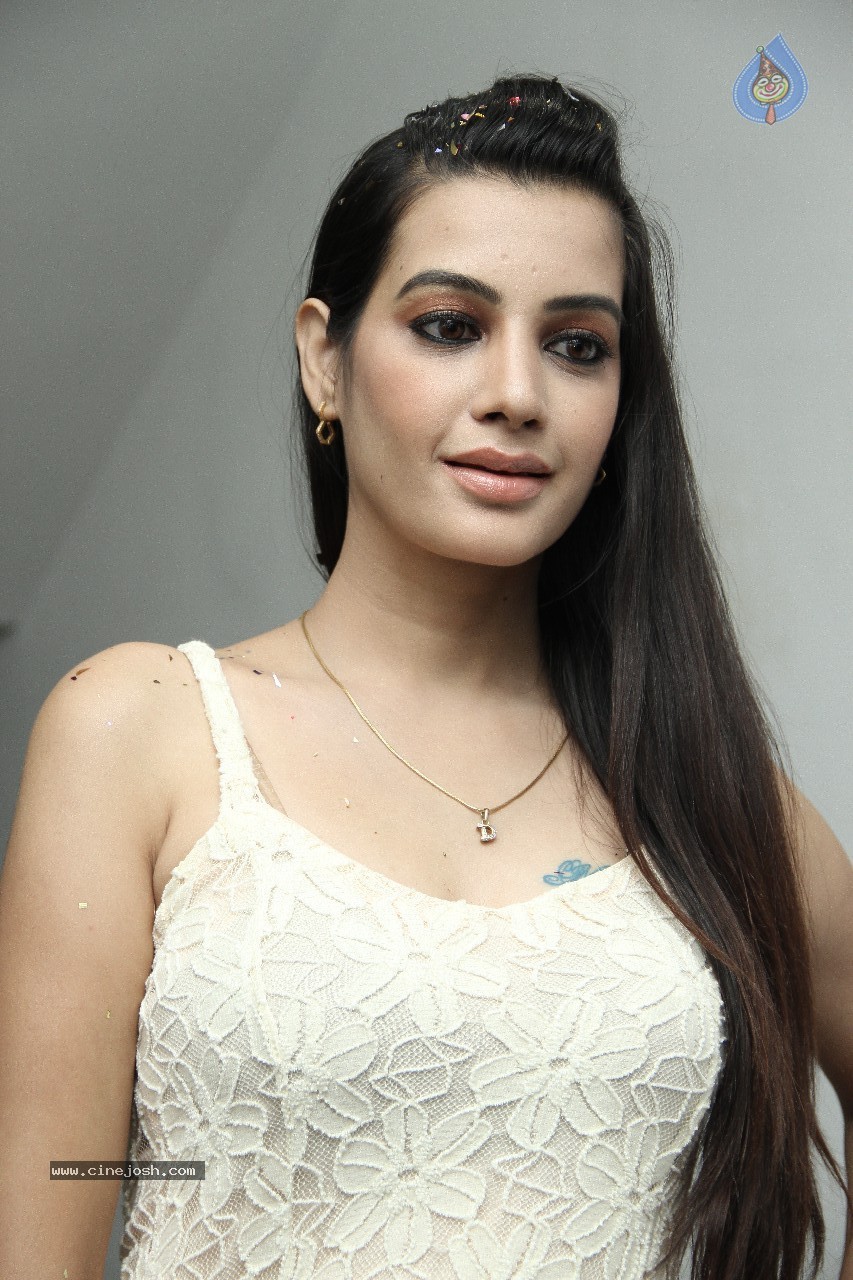 Deeksha Panth Hot Stills - 36 / 57 photos