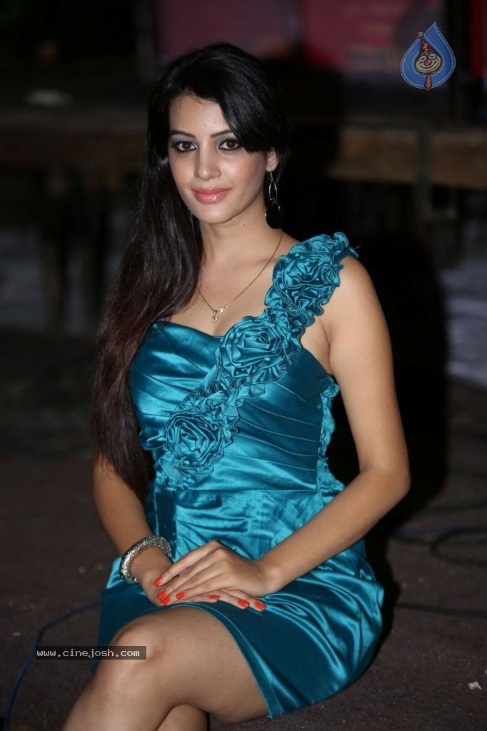 Deeksha Panth Hot Stills - 22 / 101 photos